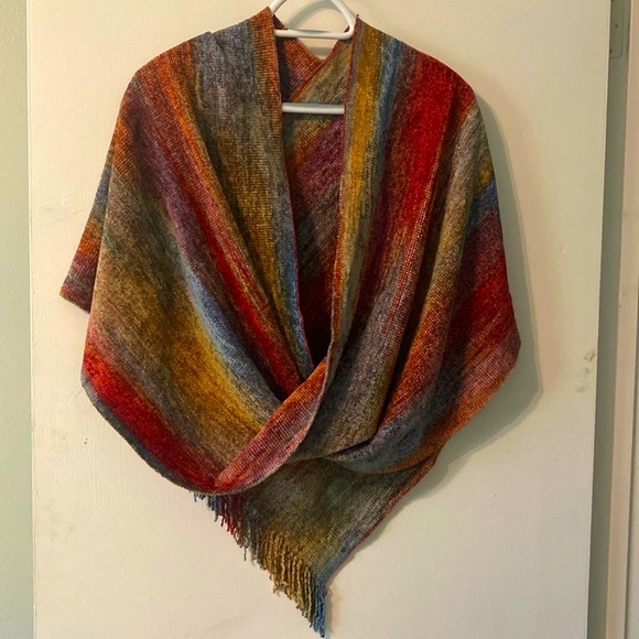 New Poncho One size fits all Gorgeous handmade poncho from boutique in Sedona AZ - Picture 1 of 5